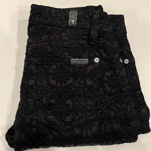7 For All Mankind Gwenevere Floral Jacquard Jeans in great pre own condition.
